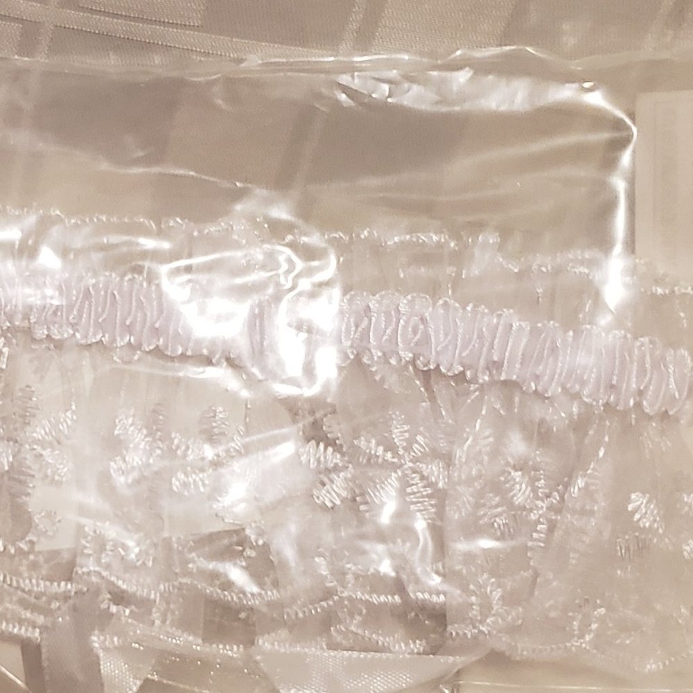 Wedding Garter Belt, White Lace with entwined hearts. NWT